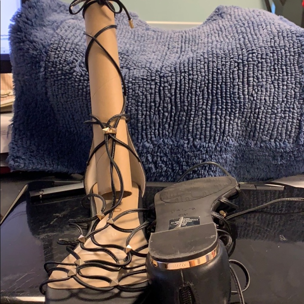 Size 9 1/2 shoes that lace up the ankle